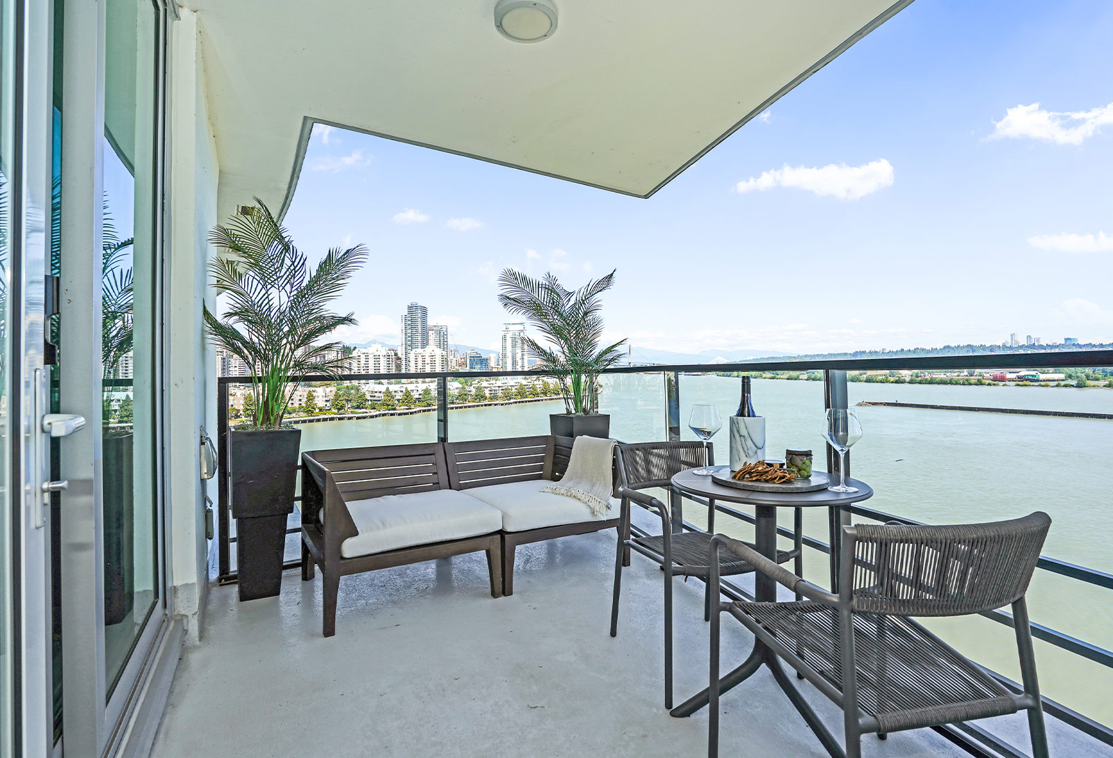 New Westminster 1 - 3 bedroom condos, The Peninsula by Aragon Properties, Resort-style residence, luxury homes