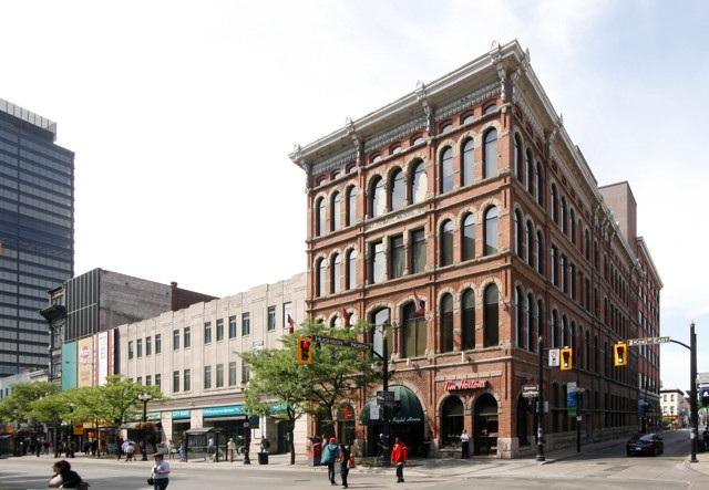 the-right-house-hamilton-aragon